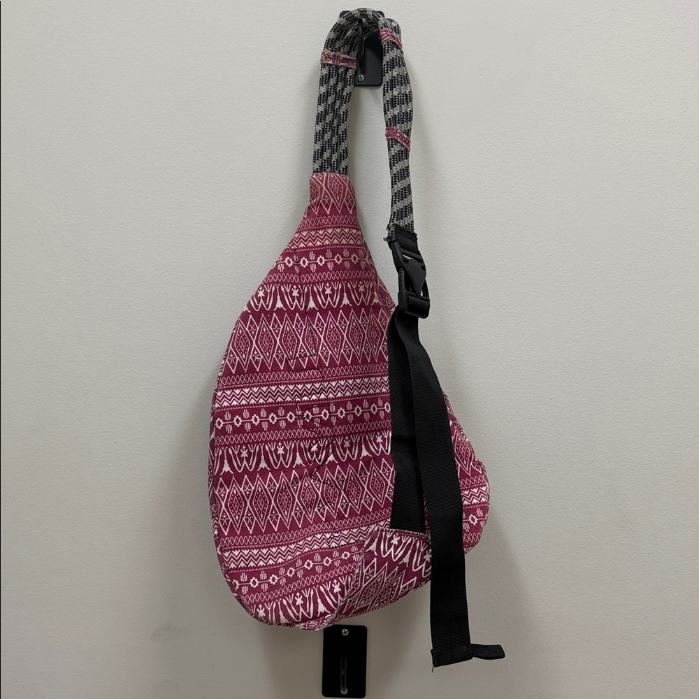 Kavu Slingpack Sling Bag Burgundy White Aztec Ropalooza Rope Bag! - Picture 6 of 10